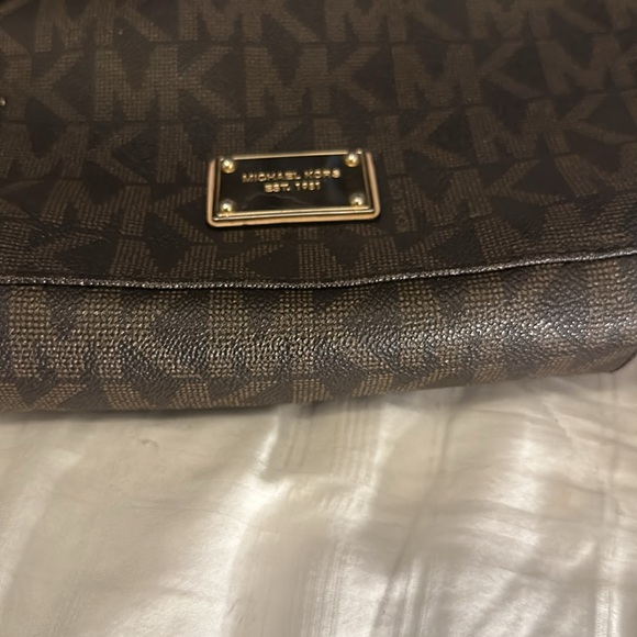 Michael Kors mesager bag - Picture 5 of 9